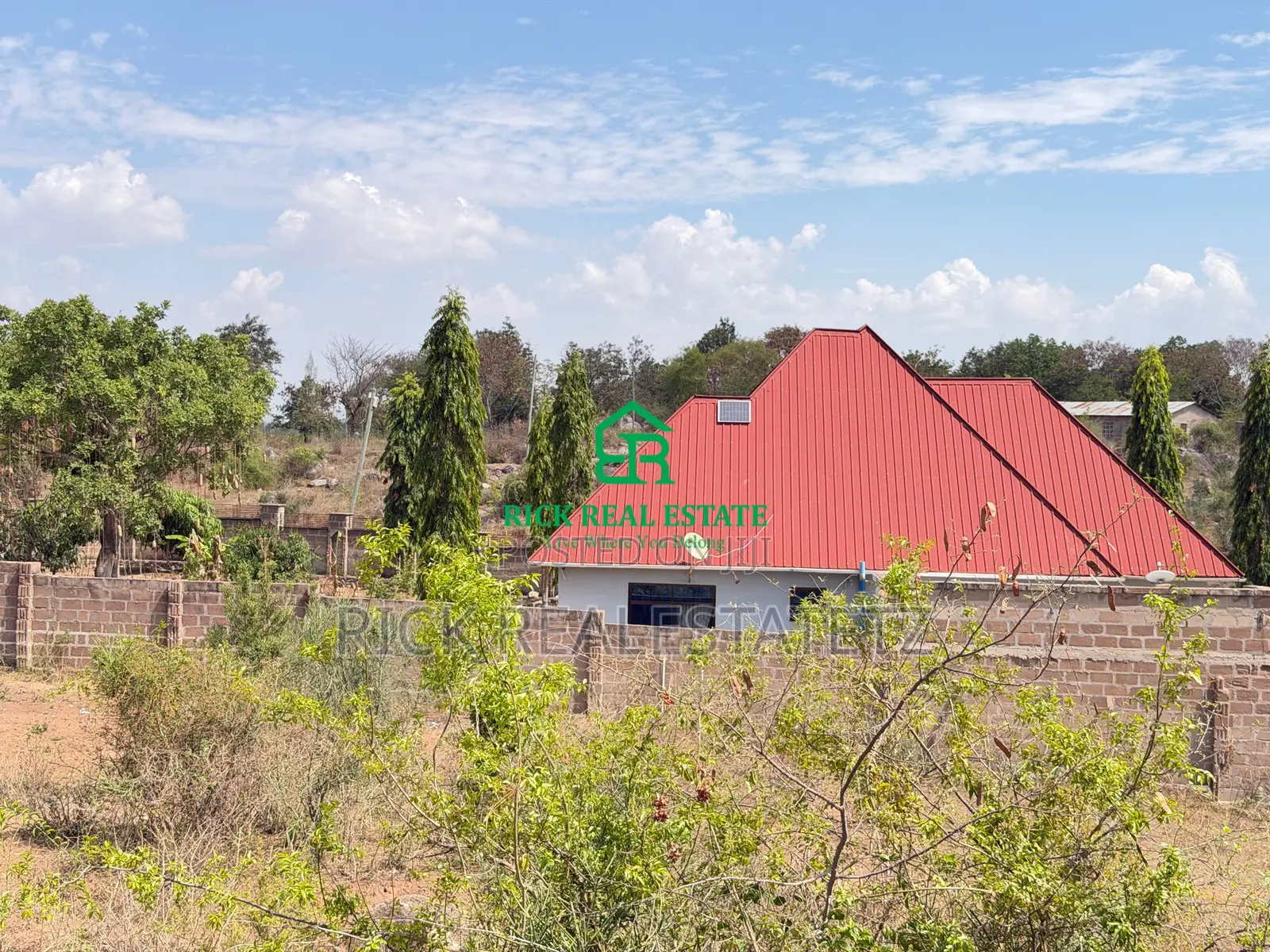 Kiwanja Kinauzwa Luchelele in Mkolani