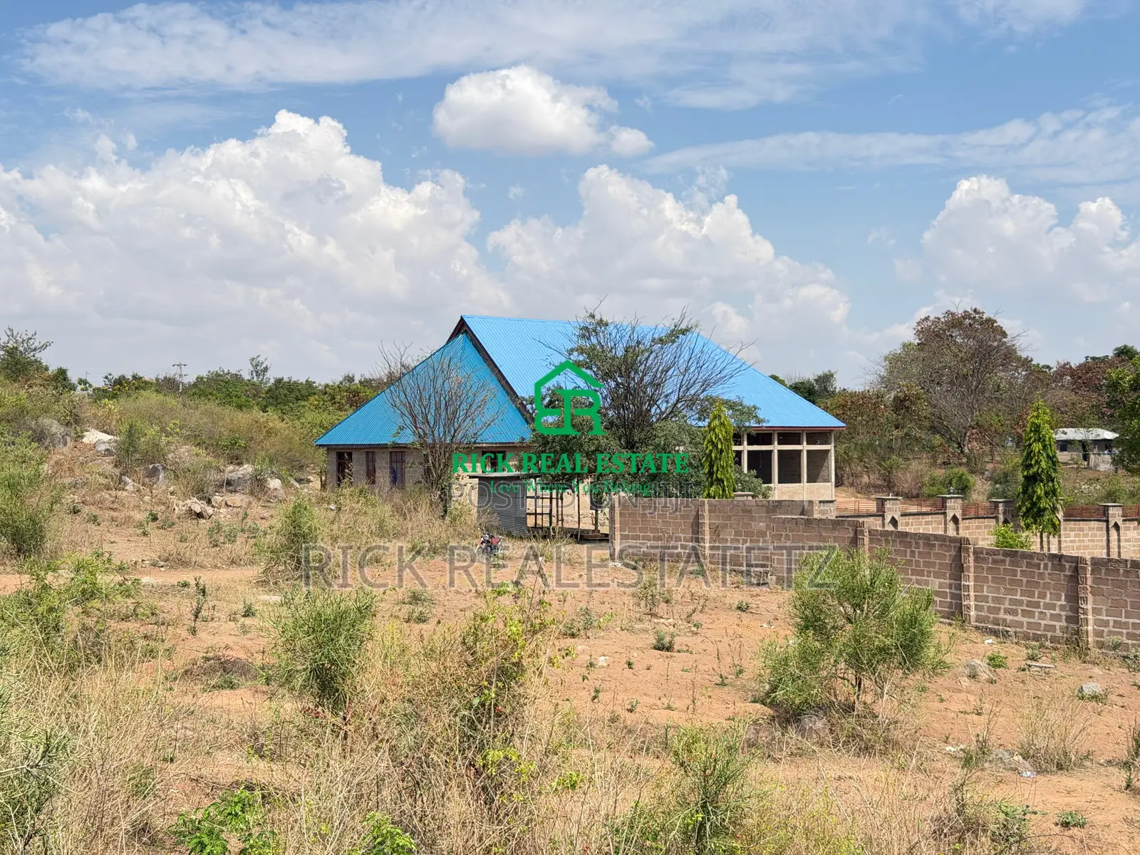 Kiwanja Kinauzwa Luchelele in Mkolani