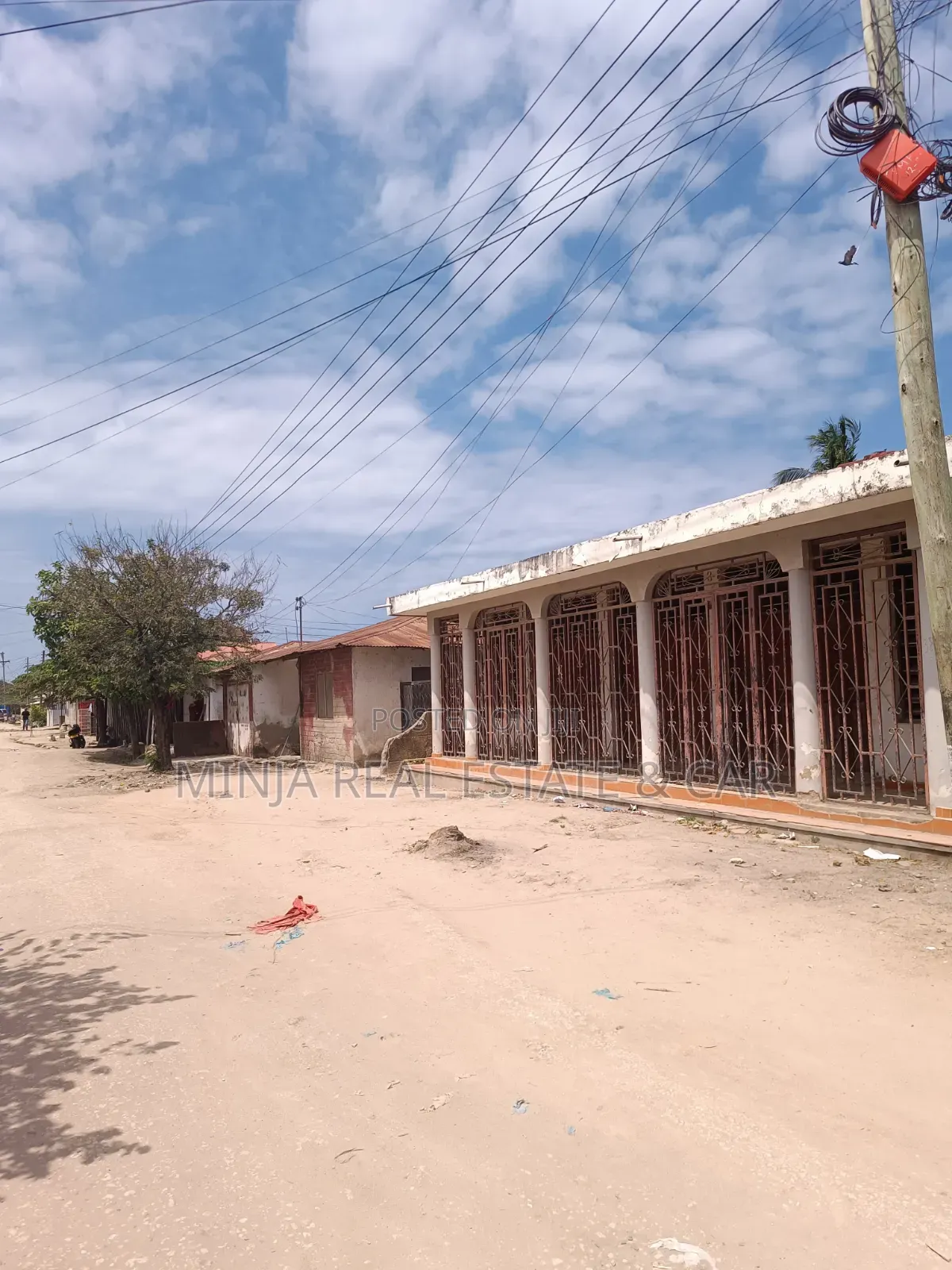 12bdrm House in Kinondoni for sale in Kinondoni