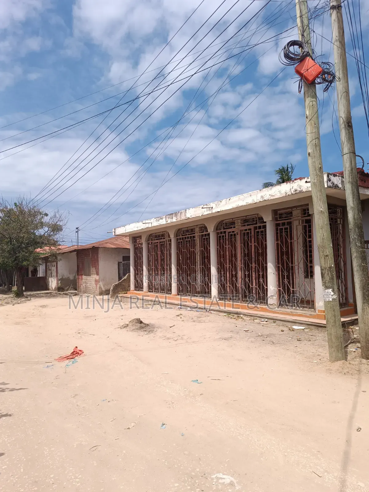 12bdrm House in Kinondoni for sale in Kinondoni