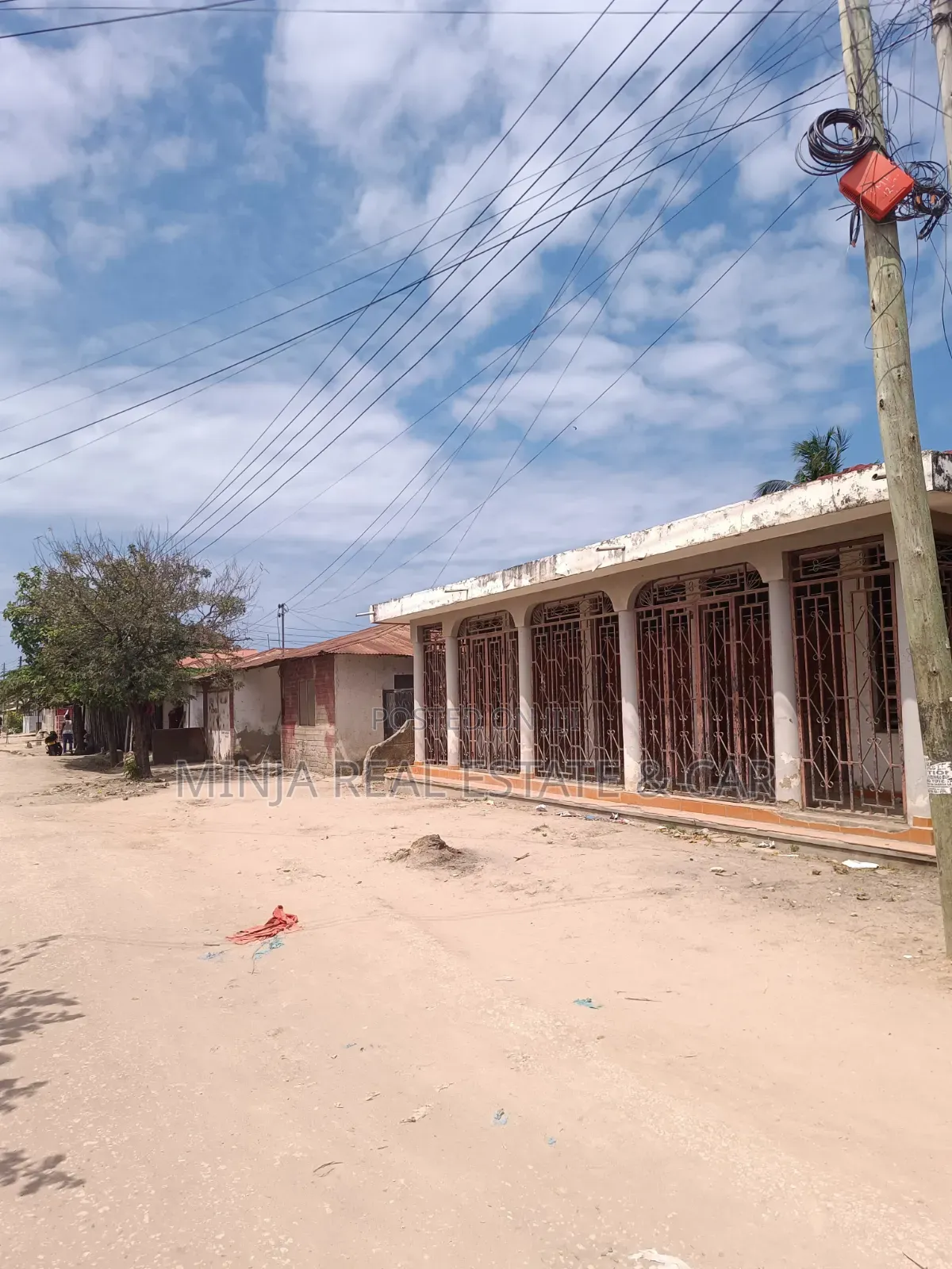 12bdrm House in Kinondoni for sale in Kinondoni