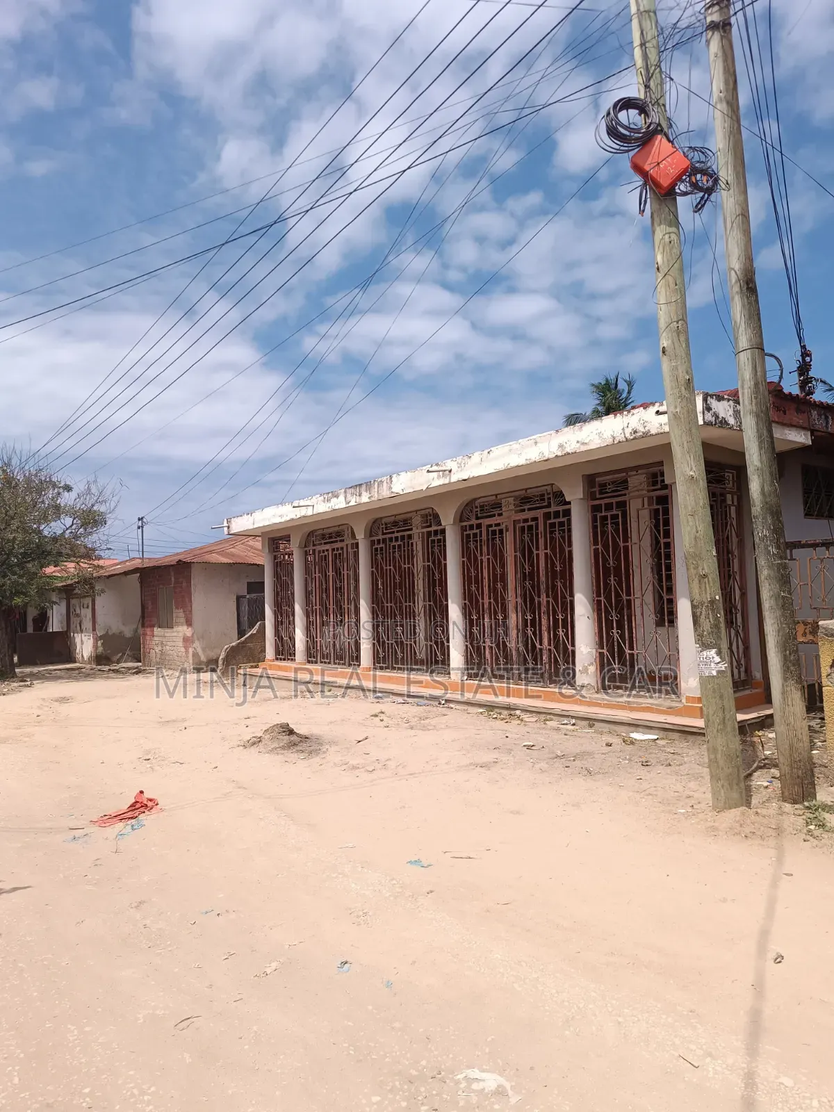 12bdrm House in Kinondoni for sale in Kinondoni
