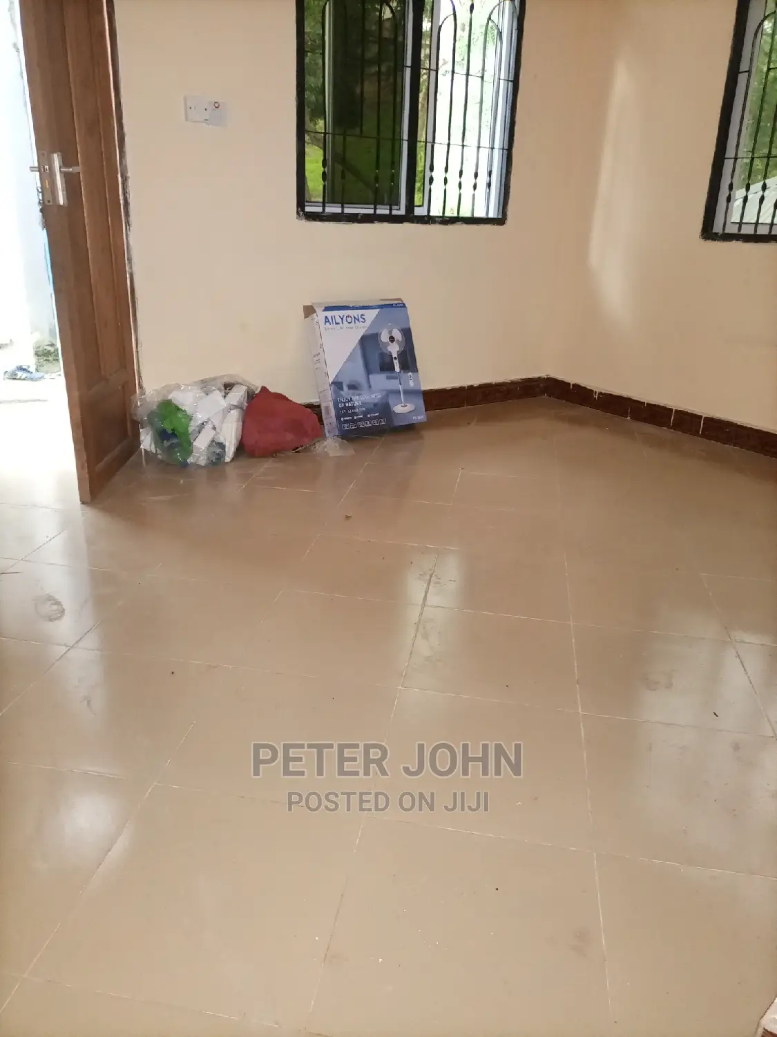 Chumba,Sebule Na Choo (Master Livingroom) in Kinondoni