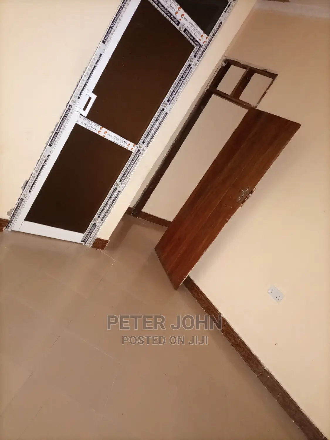 Chumba,Sebule Na Choo (Master Livingroom) in Kinondoni