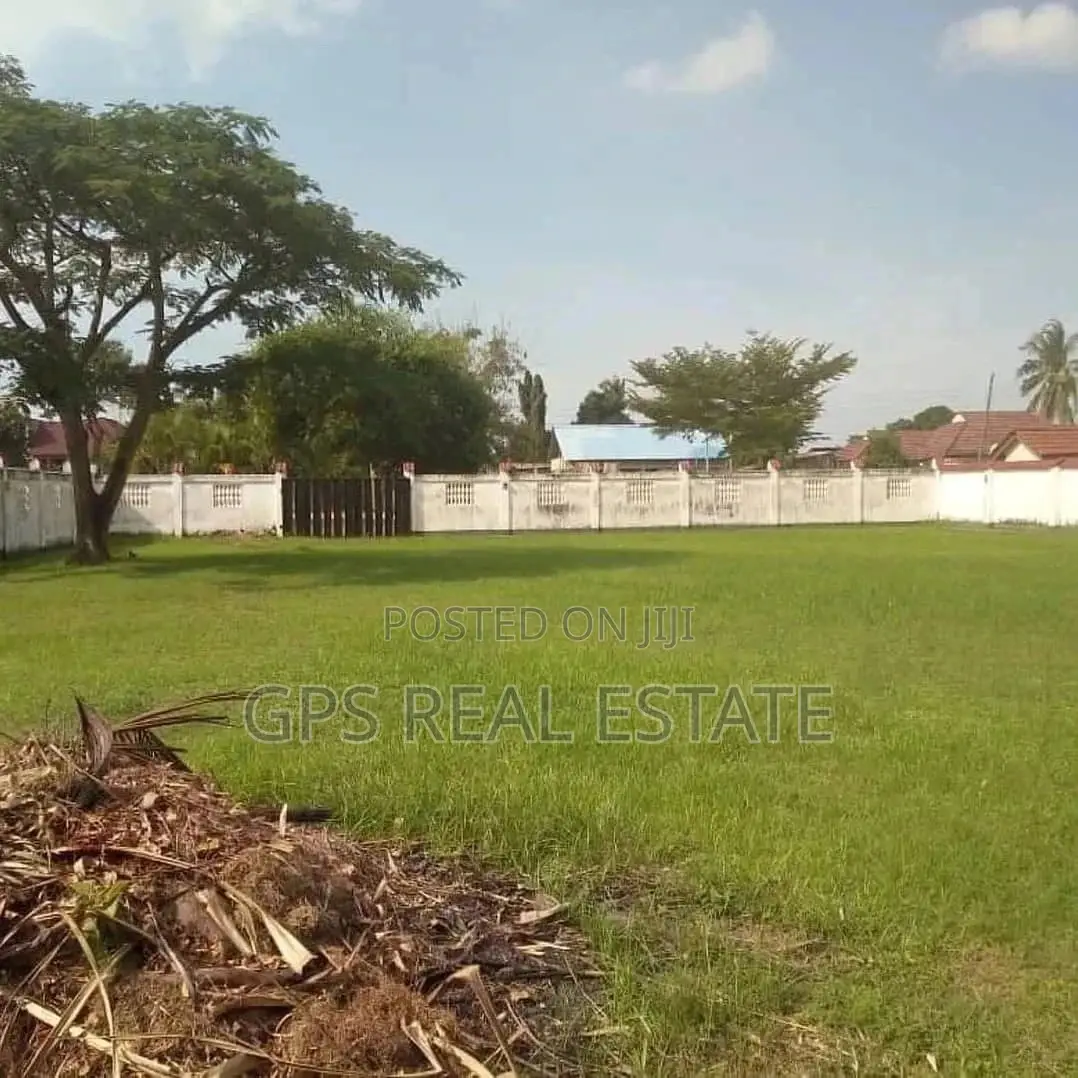 300mil ( Plot for Sale Mbezi Beach)#% in Kinondoni