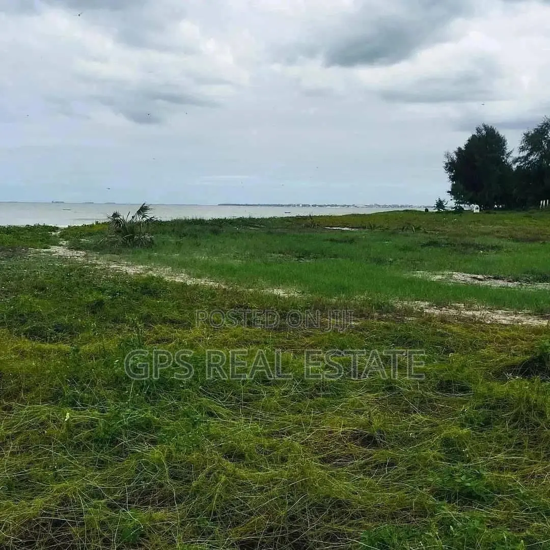 1.5bil ( Beach Plot for Sale ) in Kinondoni
