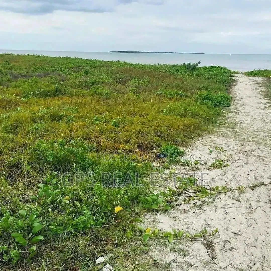 1.5bil ( Beach Plot for Sale ) in Kinondoni
