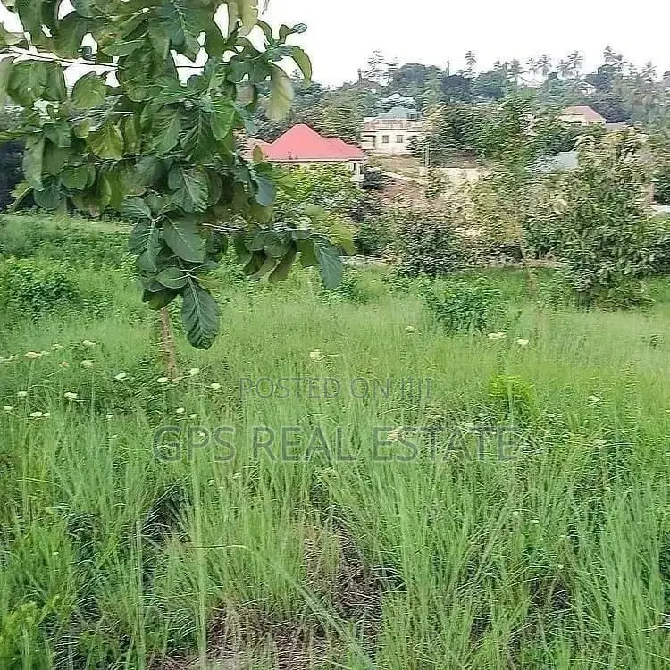 200mil (Land for Sale ) in Kinondoni
