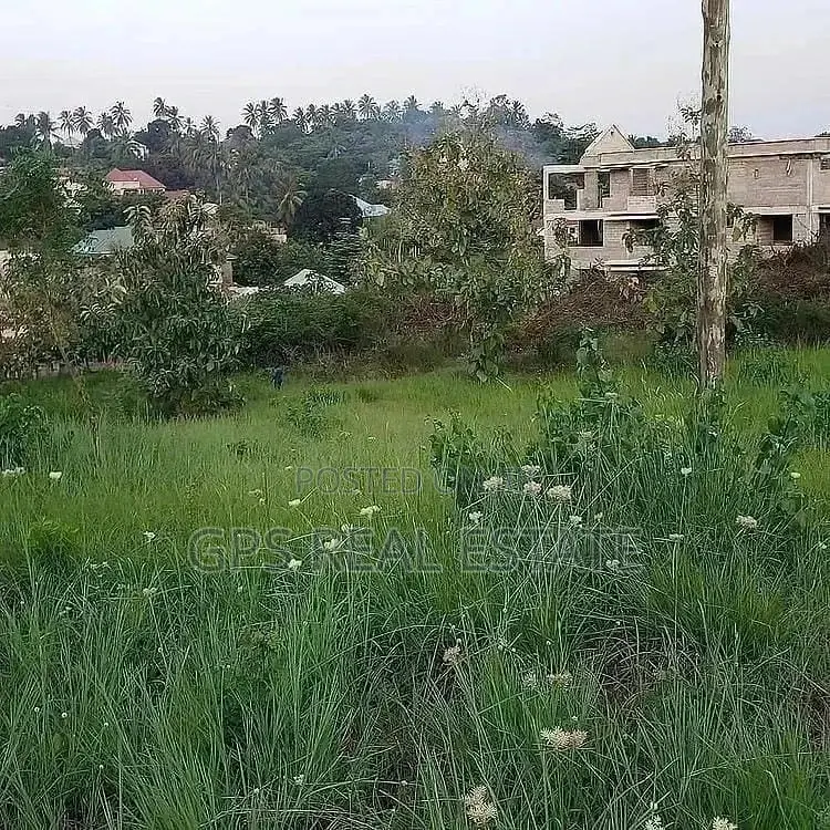 200mil (Land for Sale ) in Kinondoni