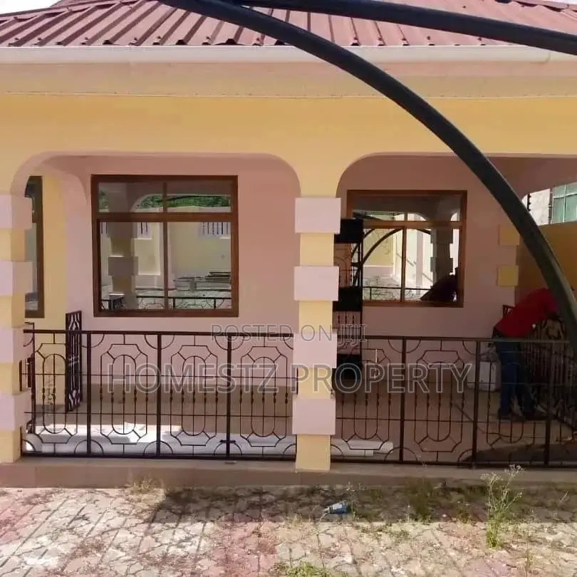 4bdrm House in Evans Mansah, Kinondoni for Sale in Kinondoni