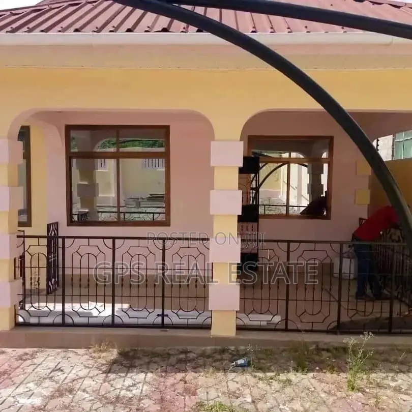 4bdrm House in Evans Mansah, Kinondoni for Sale in Kinondoni