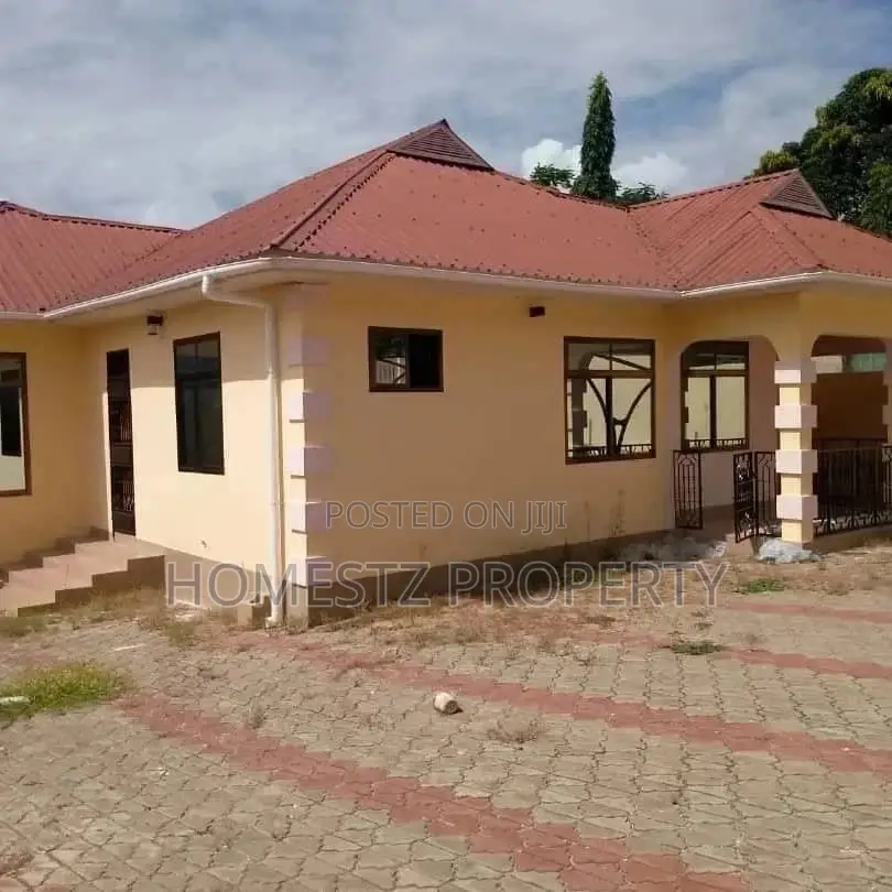 4bdrm House in Evans Mansah, Kinondoni for Sale in Kinondoni