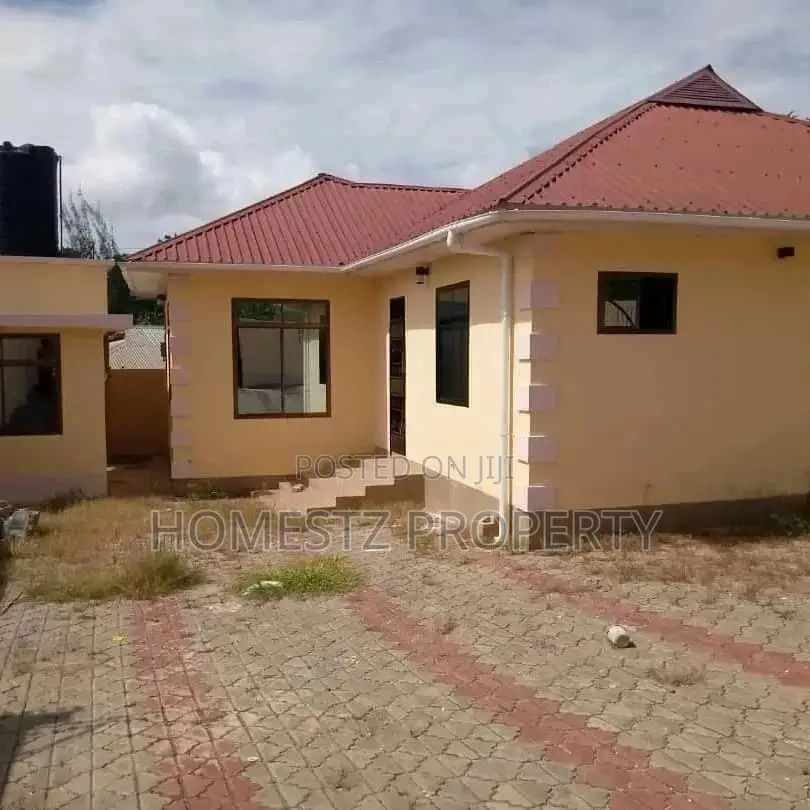 4bdrm House in Evans Mansah, Kinondoni for Sale in Kinondoni