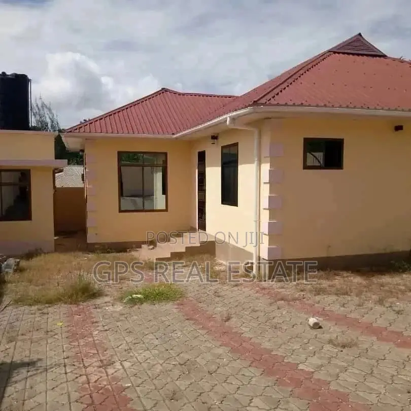 4bdrm House in Evans Mansah, Kinondoni for Sale in Kinondoni