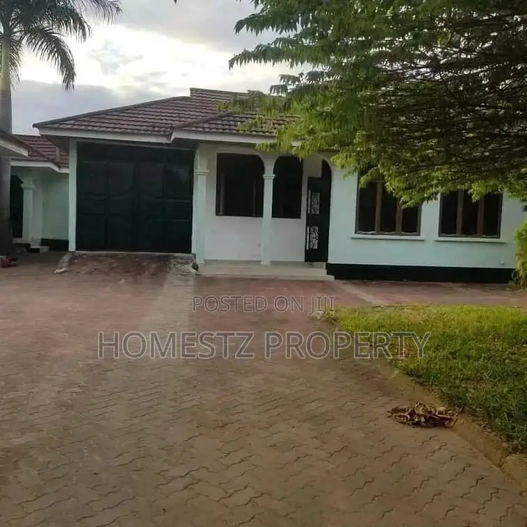 4bdrm House in Evans Mansah, Kinondoni for Sale in Kinondoni