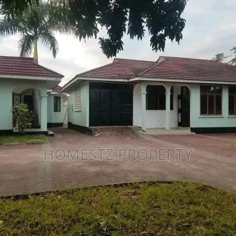 4bdrm House in Evans Mansah, Kinondoni for Sale in Kinondoni