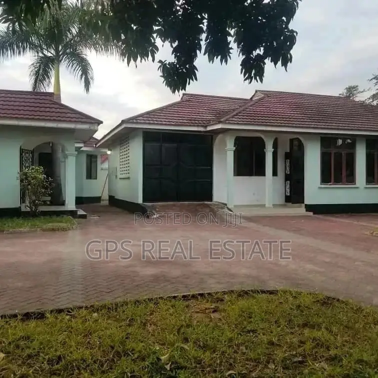4bdrm House in Evans Mansah, Kinondoni for Sale in Kinondoni