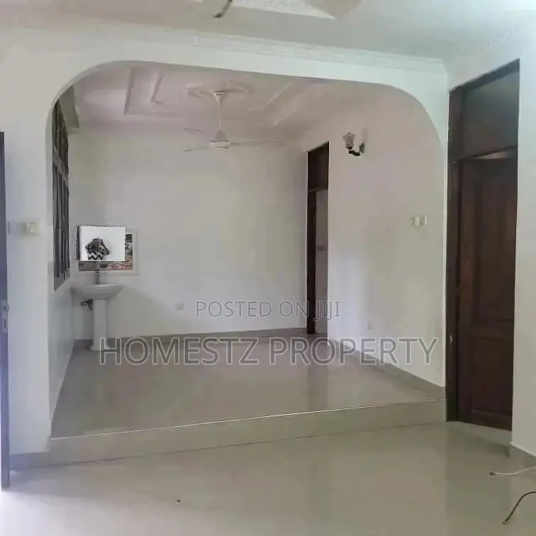 4bdrm House in Evans Mansah, Kinondoni for Sale in Kinondoni