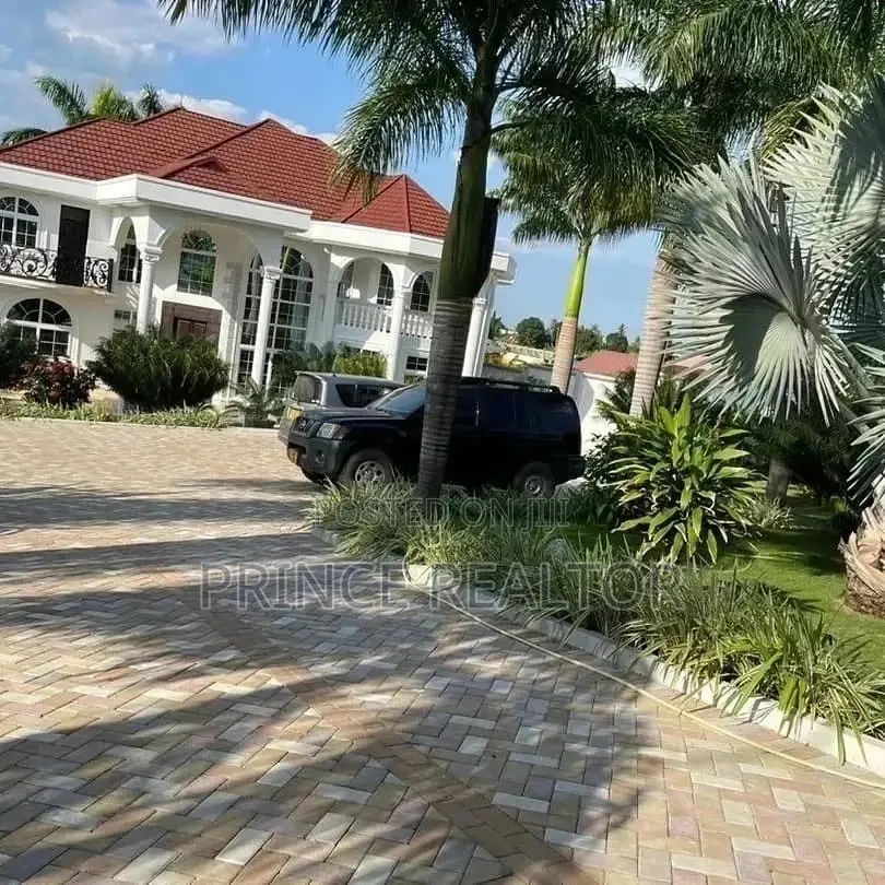 5bdrm House in Evans Mansah, Kinondoni for Sale in Kinondoni