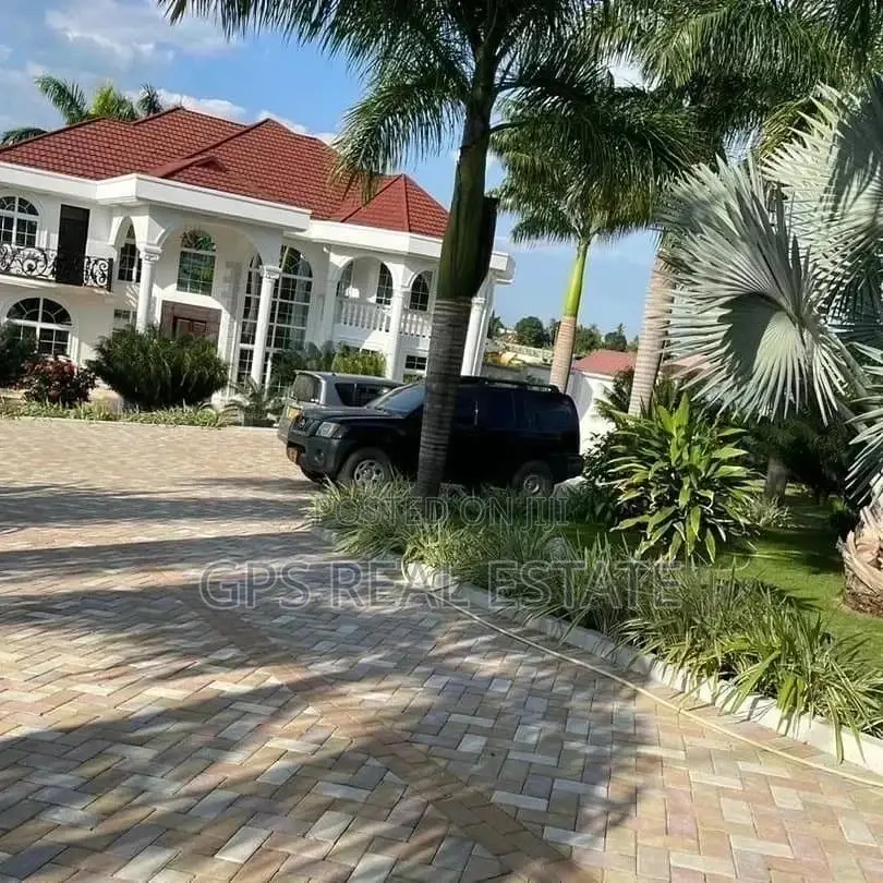 5bdrm House in Evans Mansah, Kinondoni for Sale in Kinondoni