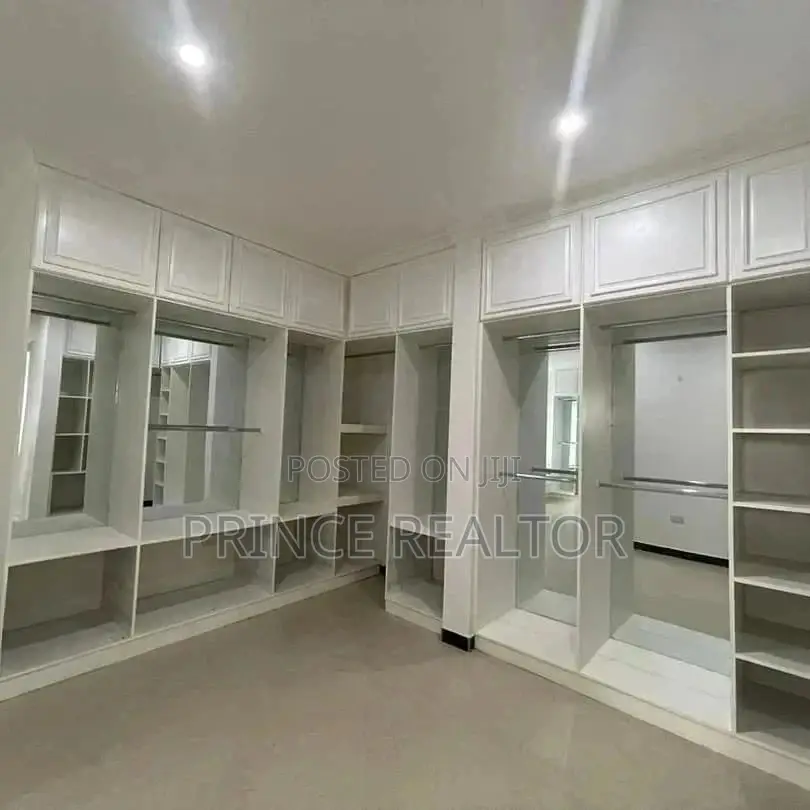 5bdrm House in Evans Mansah, Kinondoni for Sale in Kinondoni