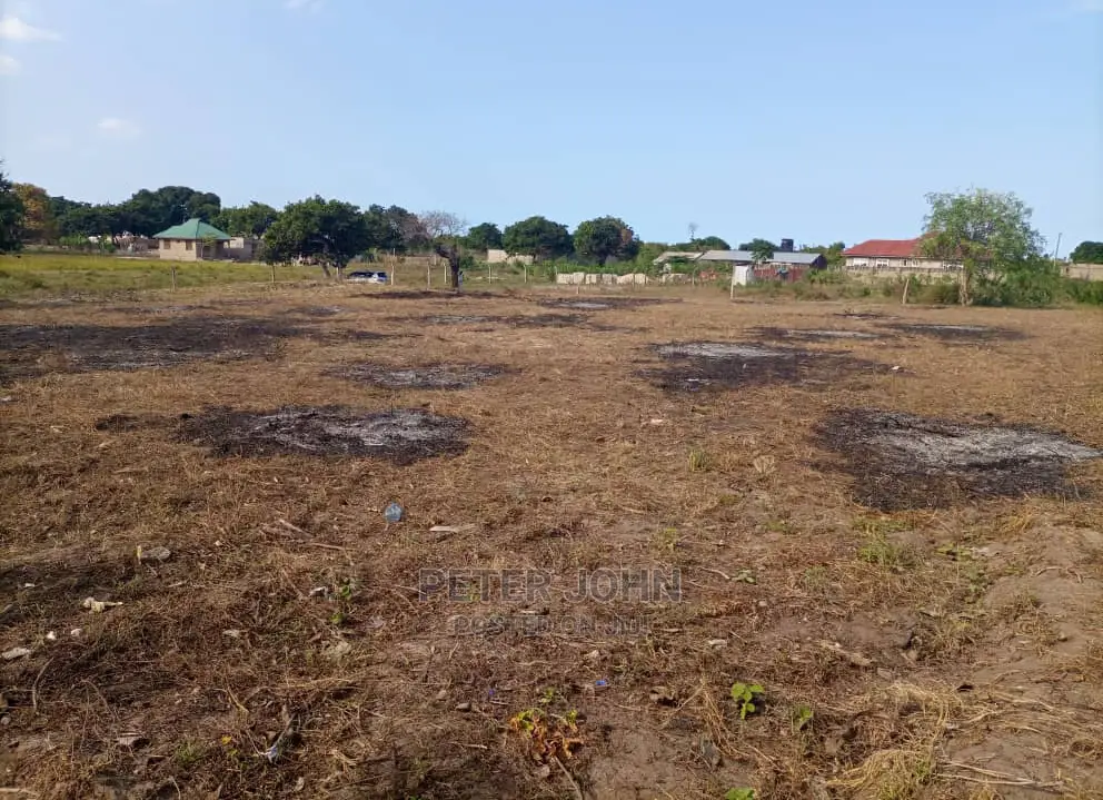 Kiwanja Kinauzwa Kimepimwa in Mbweni