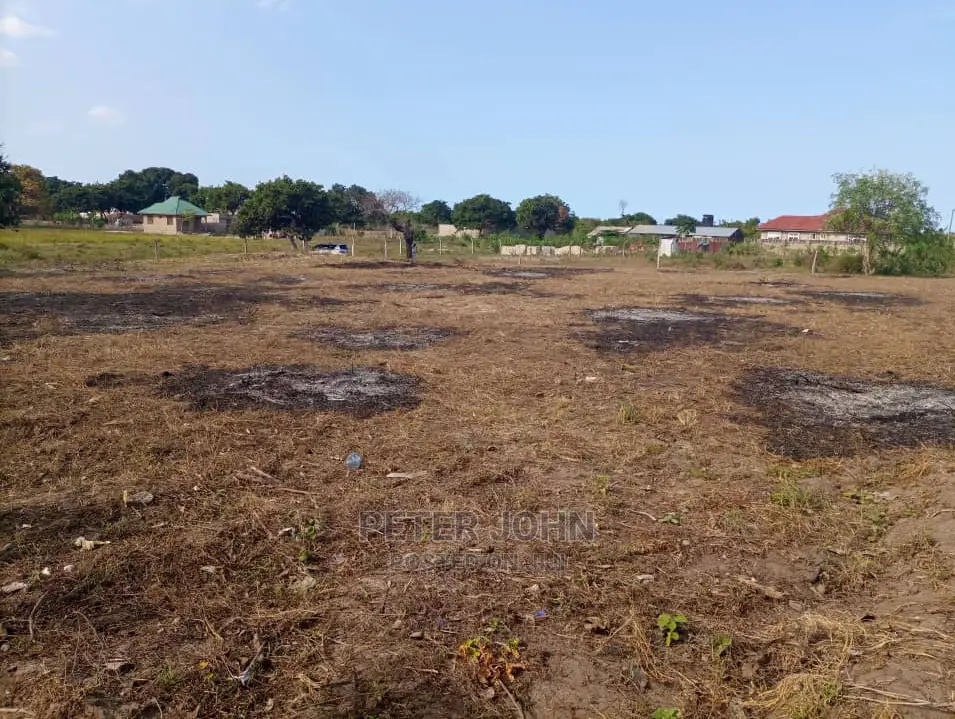 Kiwanja Kinauzwa Kimepimwa in Mbweni