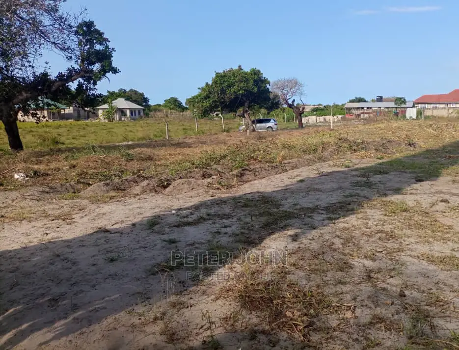 Kiwanja Kinauzwa Kimepimwa in Mbweni
