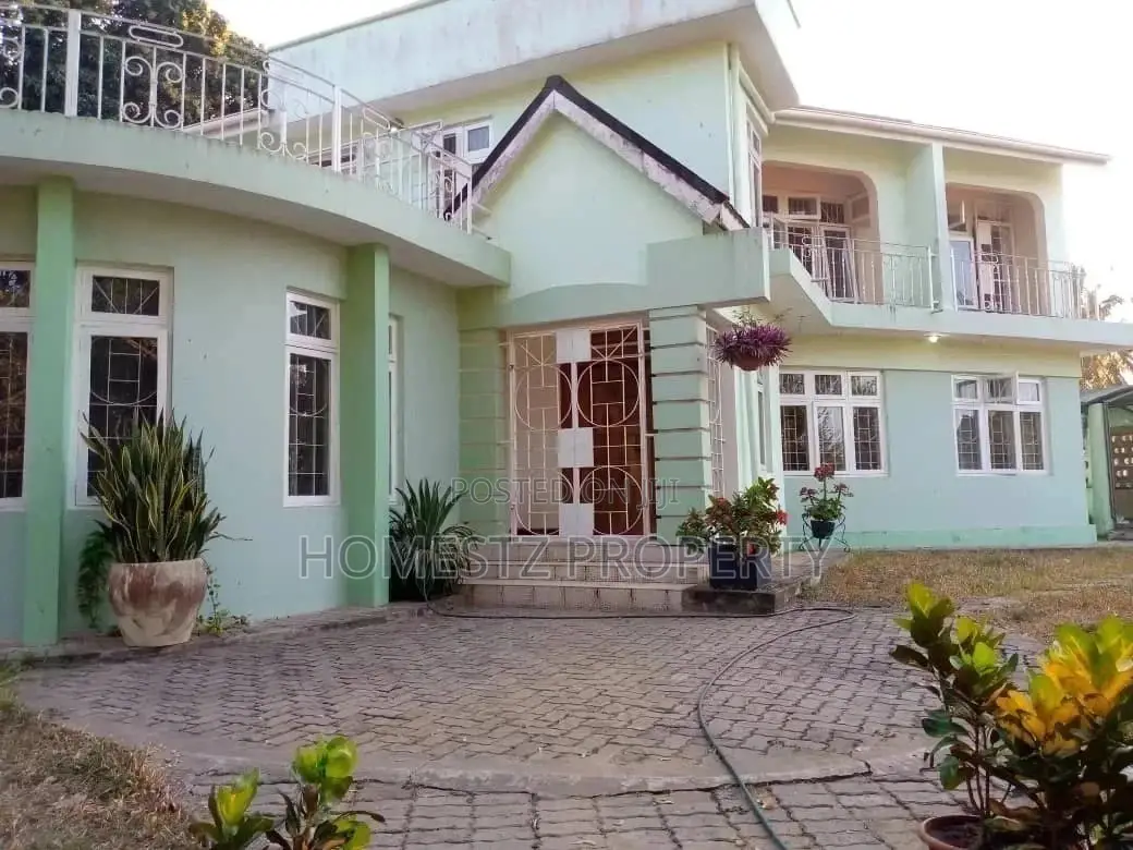 7bdrm Mansion in Enzo Mansa, Kinondoni for Sale in Kinondoni
