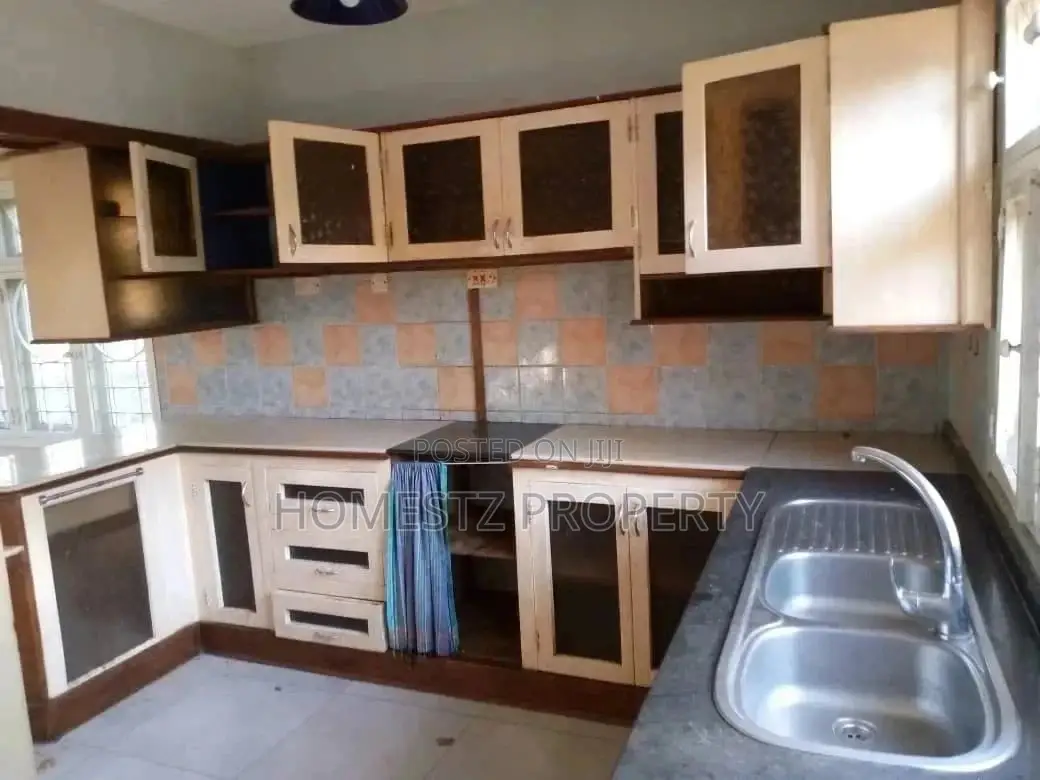 7bdrm Mansion in Enzo Mansa, Kinondoni for Sale in Kinondoni