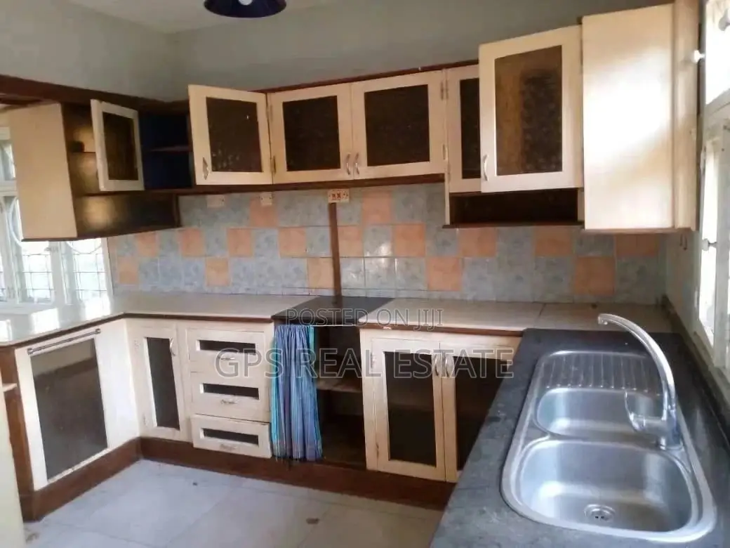 7bdrm Mansion in Enzo Mansa, Kinondoni for Sale in Kinondoni