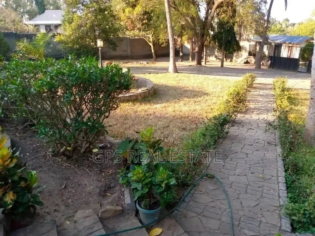 7bdrm Mansion in Enzo Mansa, Kinondoni for Sale in Kinondoni