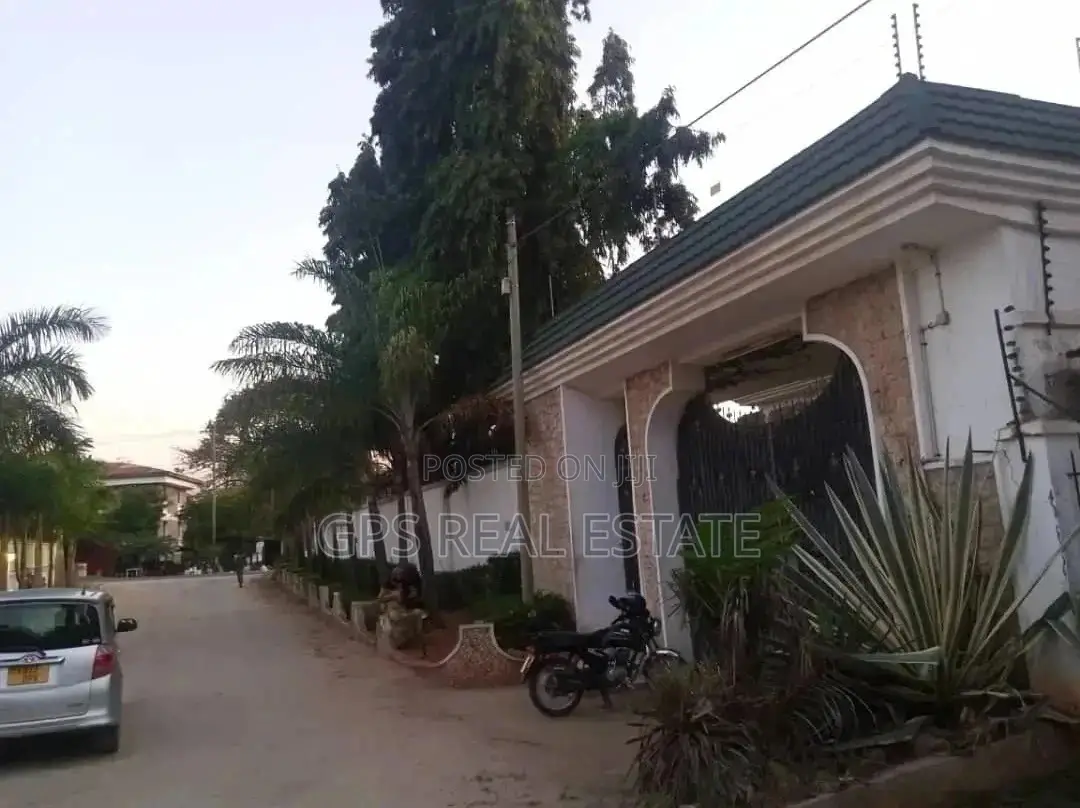 7bdrm House in Evans Mansa, Kinondoni for Sale in Kinondoni