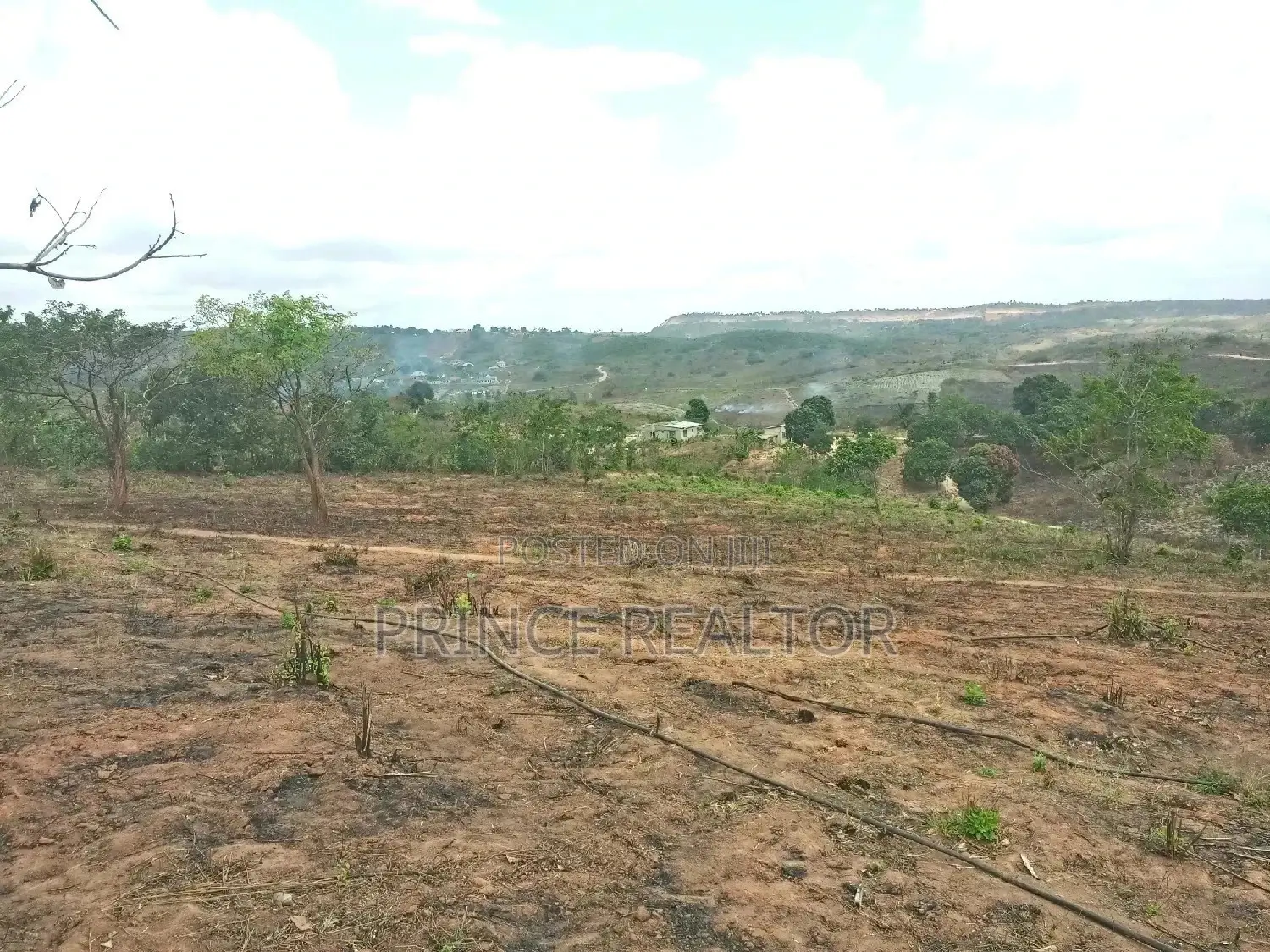 Shamba Linauzwa ( Land for Sale 6 Acres ) in Kinondoni