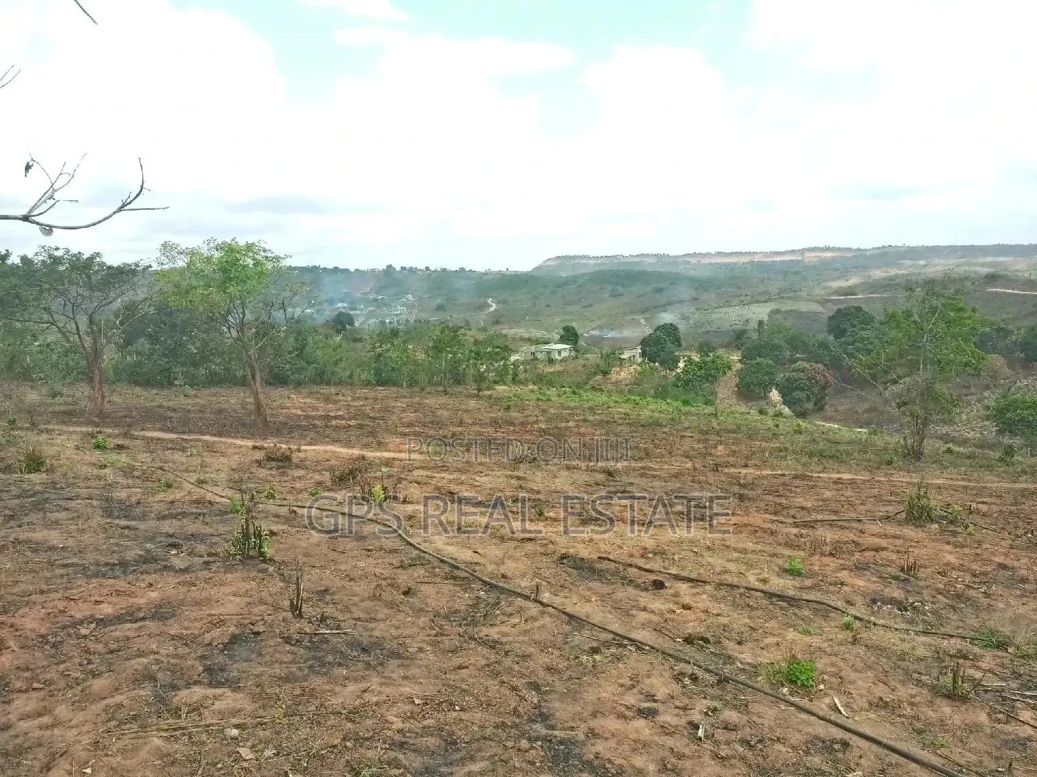 Shamba Linauzwa ( Land for Sale 6 Acres ) in Kinondoni