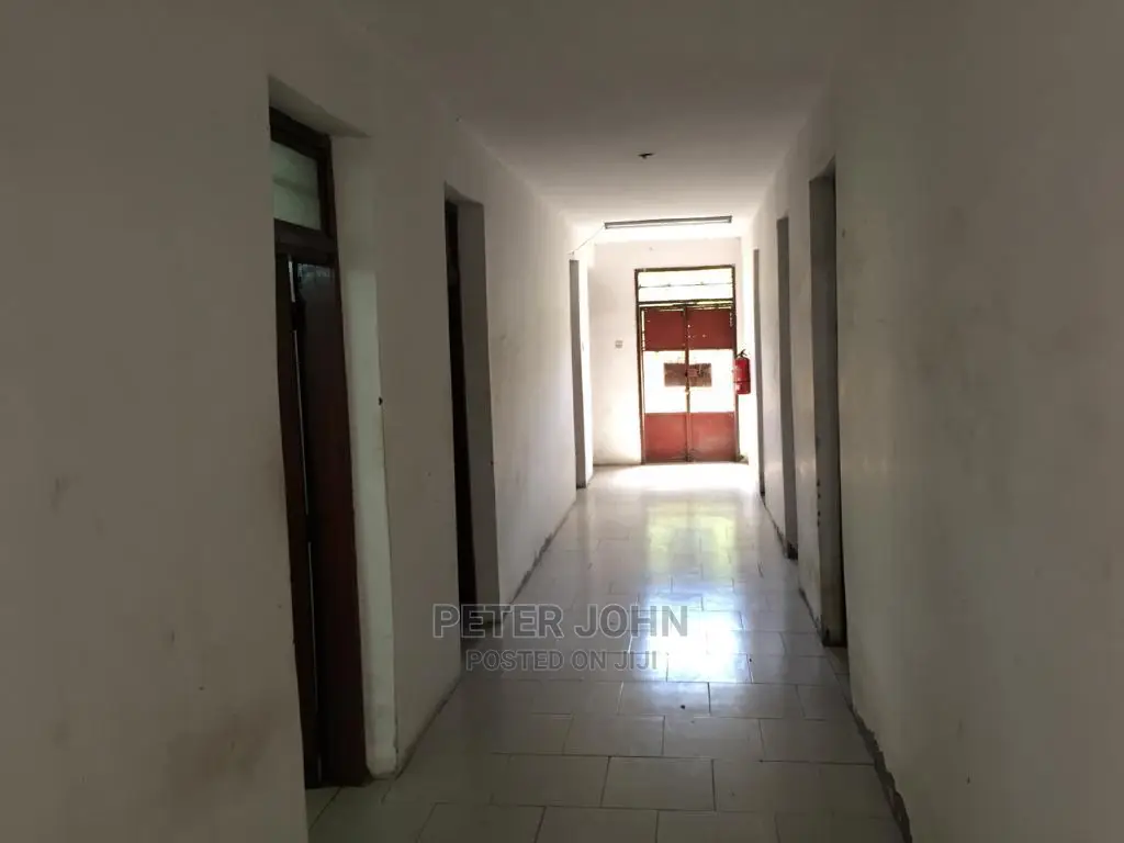 Godown Na Office Zake Linapangishwa in Kijitonyama