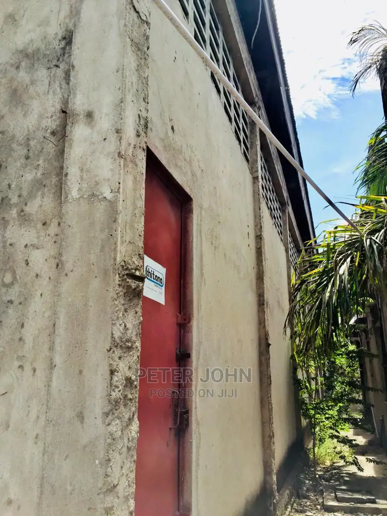 Godown Na Office Zake Linapangishwa in Kijitonyama