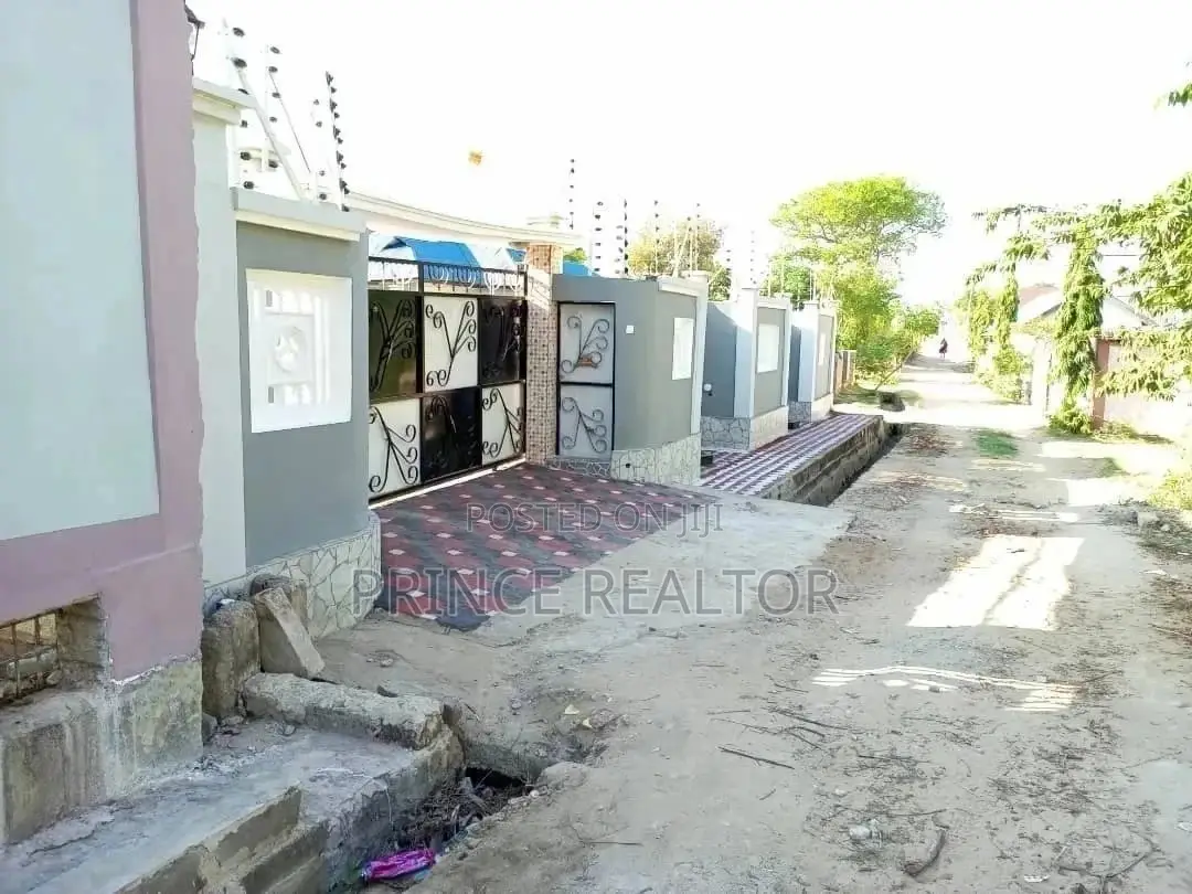 4bdrm House in Peter Slayo, Kinondoni for Sale in Kinondoni