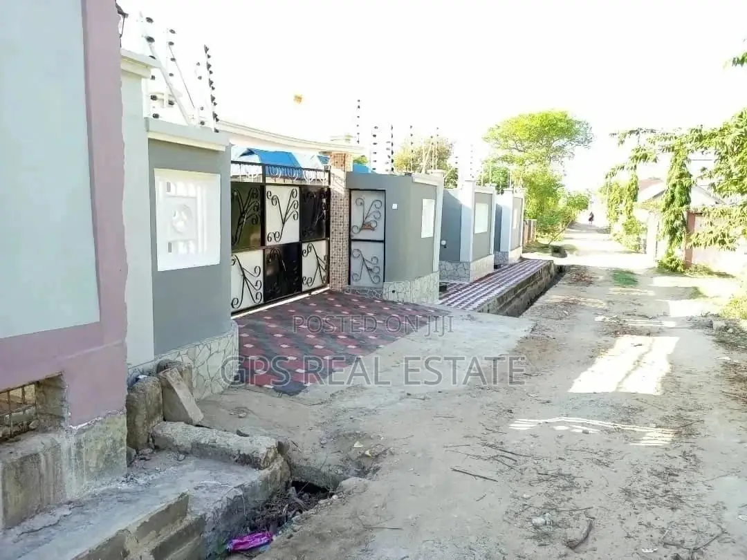 4bdrm House in Peter Slayo, Kinondoni for Sale in Kinondoni