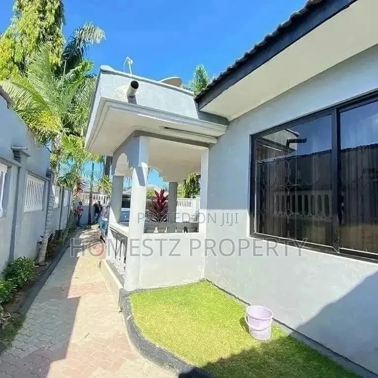 3bdrm House in Peter Slayo, Kinondoni for Sale in Kinondoni