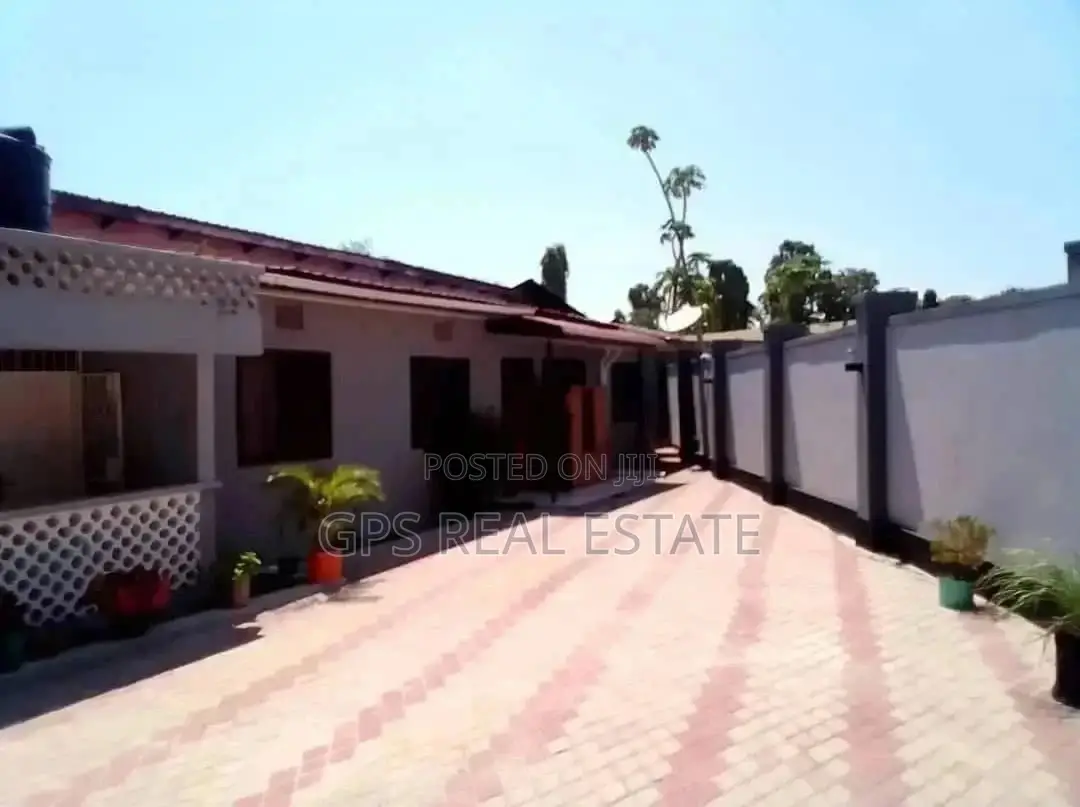 5bdrm House in Peter Slayo, Kinondoni for Sale in Kinondoni