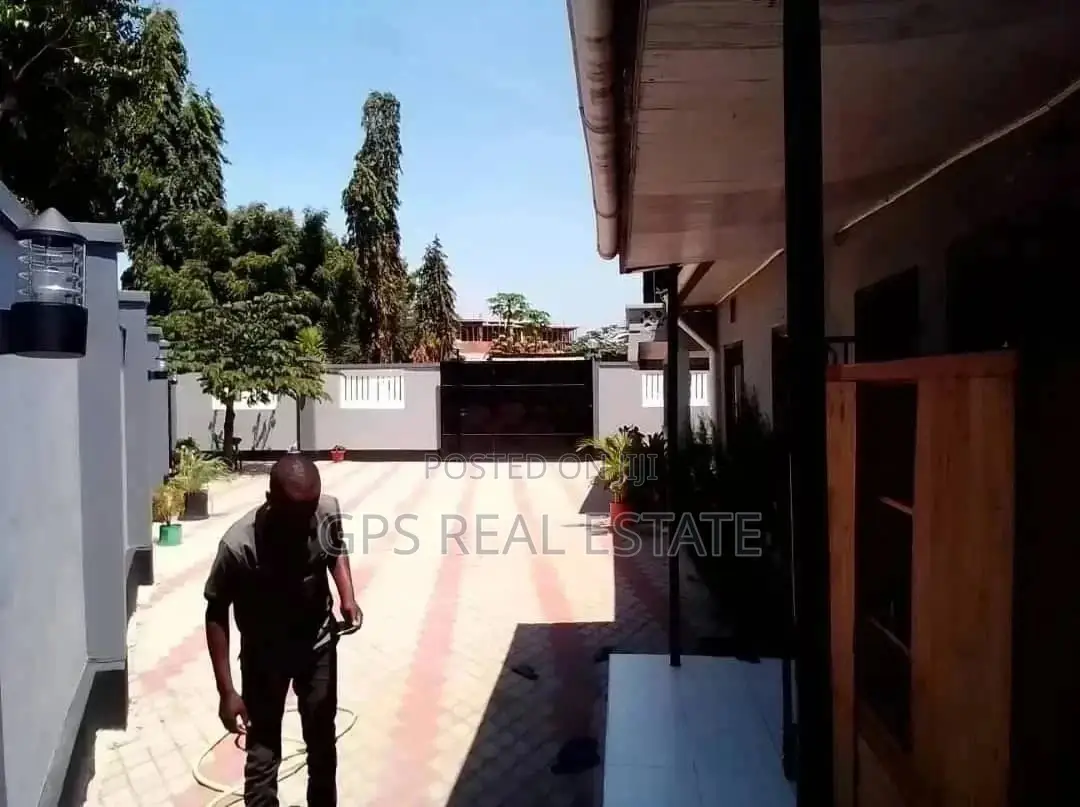 5bdrm House in Peter Slayo, Kinondoni for Sale in Kinondoni