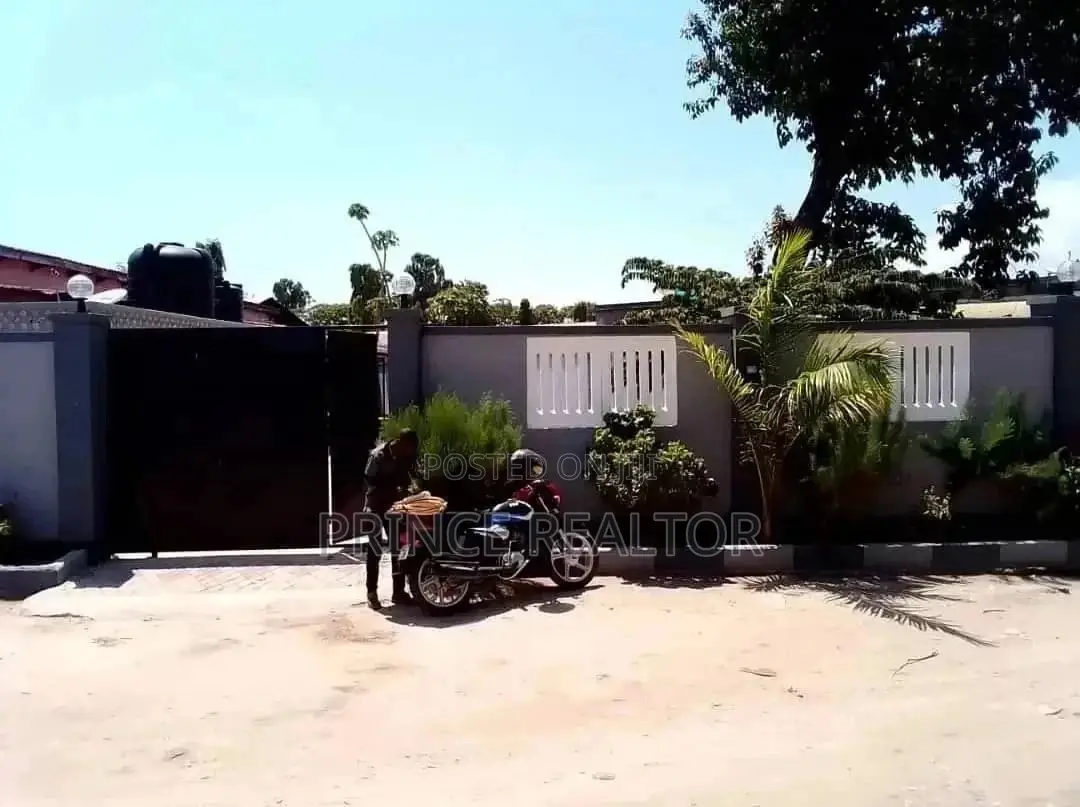 5bdrm House in Peter Slayo, Kinondoni for Sale in Kinondoni