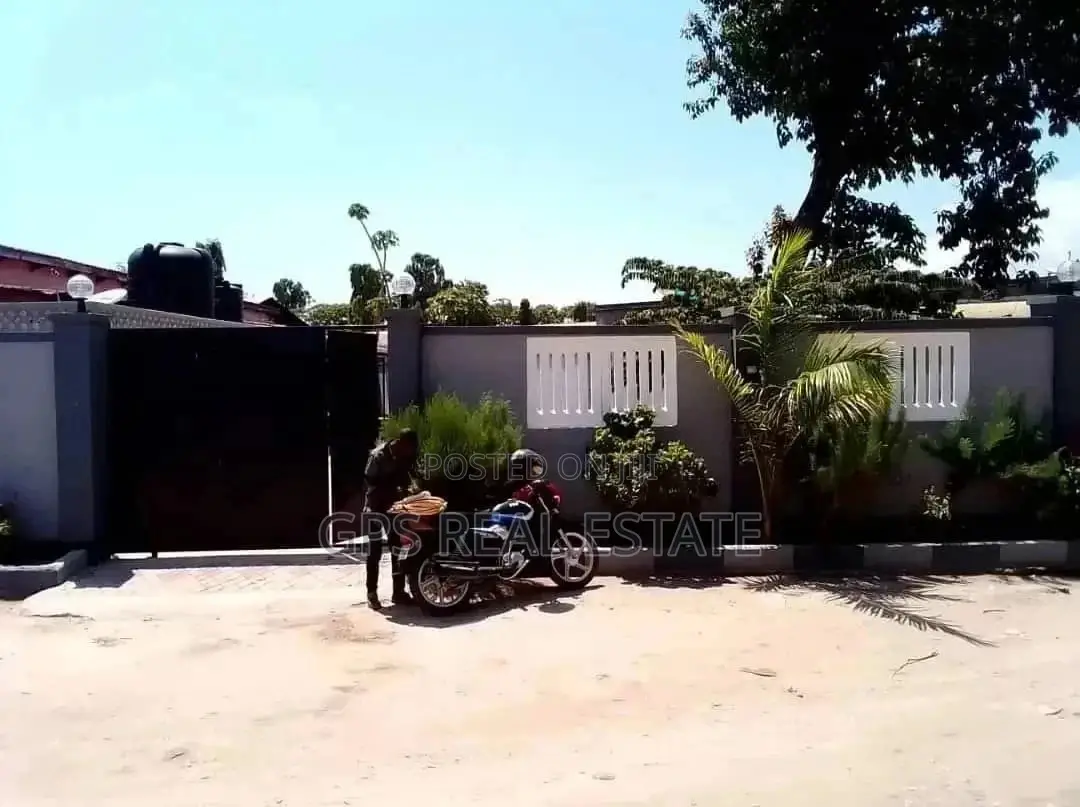 5bdrm House in Peter Slayo, Kinondoni for Sale in Kinondoni