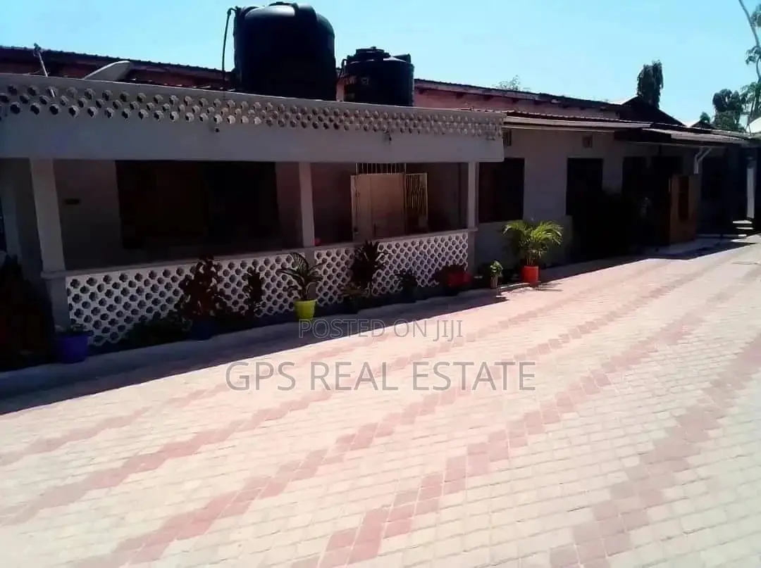 5bdrm House in Peter Slayo, Kinondoni for Sale in Kinondoni