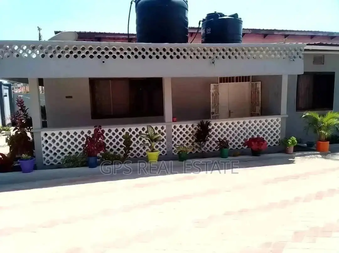5bdrm House in Peter Slayo, Kinondoni for Sale in Kinondoni