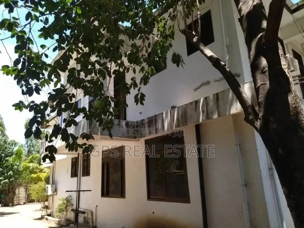 7bdrm House in Peter Slayo, Kinondoni for Sale in Kinondoni