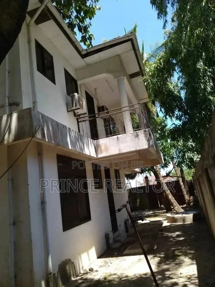 7bdrm House in Peter Slayo, Kinondoni for Sale in Kinondoni
