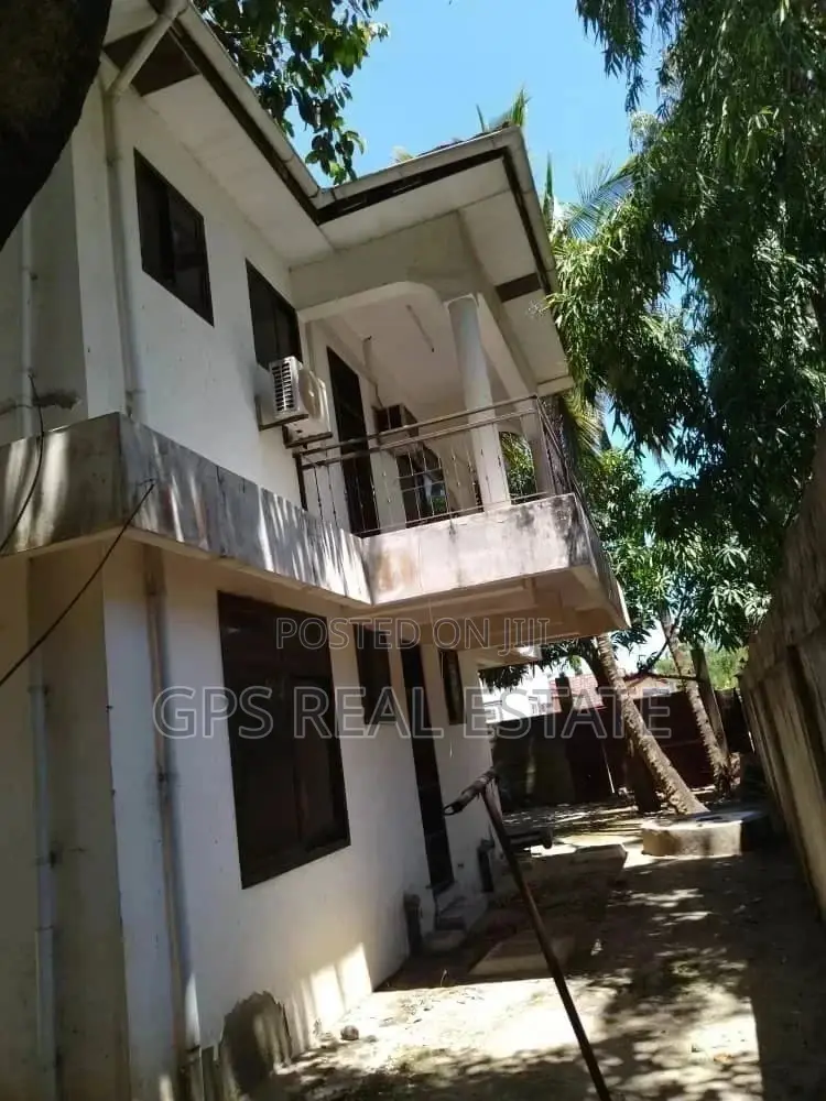 7bdrm House in Peter Slayo, Kinondoni for Sale in Kinondoni