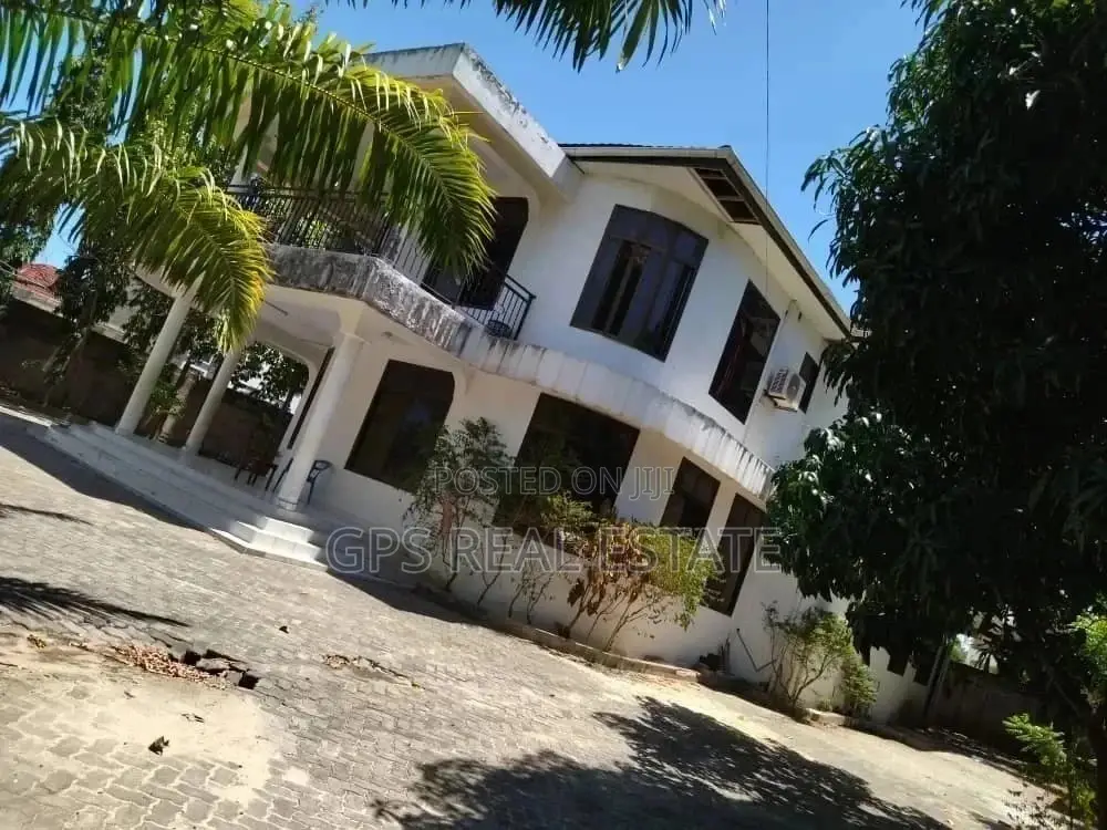 7bdrm House in Peter Slayo, Kinondoni for Sale in Kinondoni